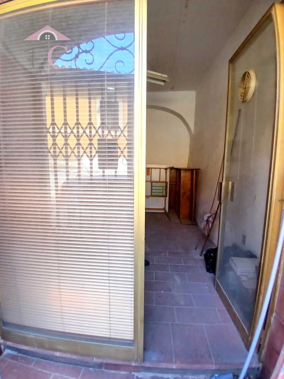 narni censtro storico locale magazzino con vetrina piano terra  1.png